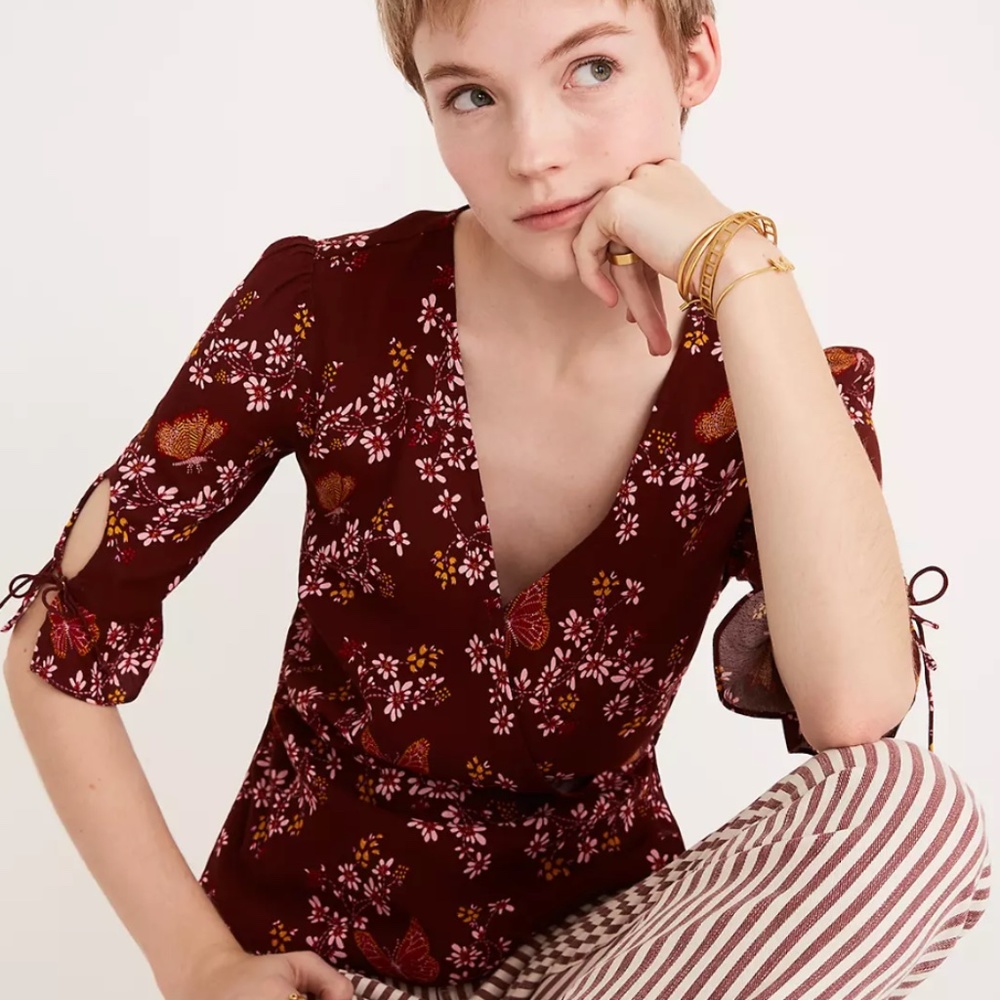 NWOT Tie-Sleeve Wrap Top in Butterfly Sanctuary